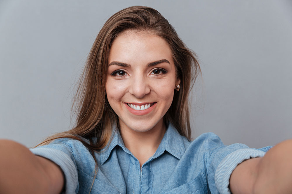 girl taking a selfie